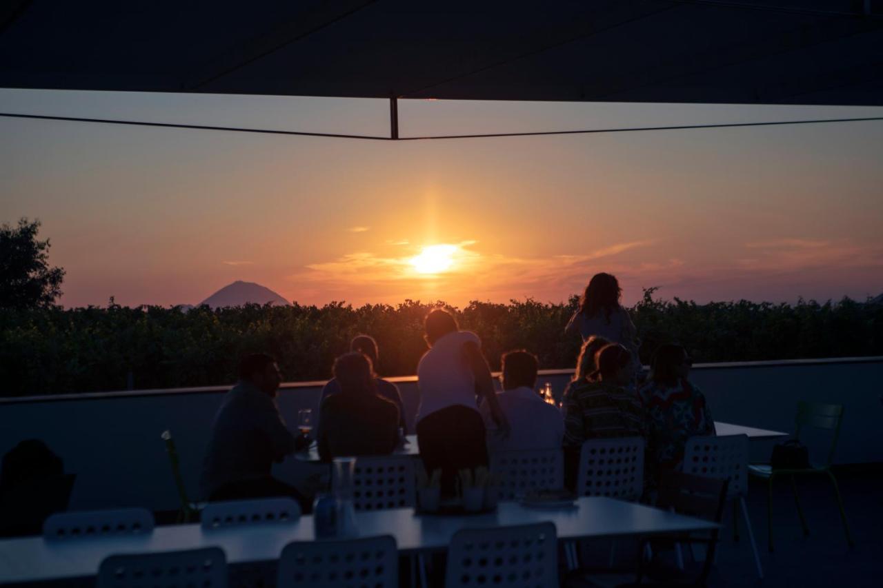 ליפארי Tenuta Di Castellaro Winery & Resort מראה חיצוני תמונה